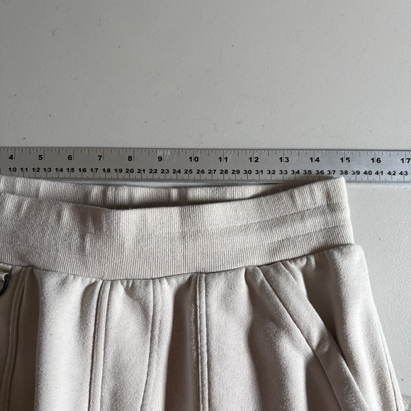 Alo Yoga Highline Cargo Pants Sweatpants - Women's Size M - Cream - Picture 9 of 10